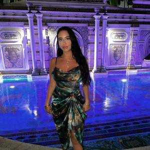 Meet your Posher, Hina